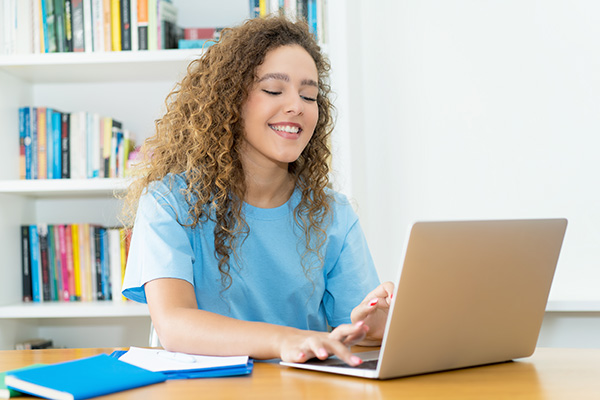 Williamsburg Student on Laptop